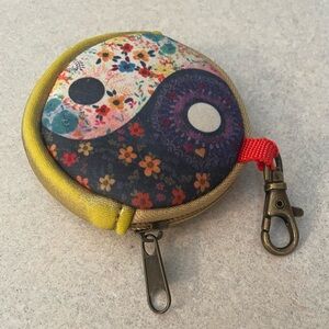 NATURAL LIFE Floral Yin Yang Key Holder in Navy, Yellow, Red